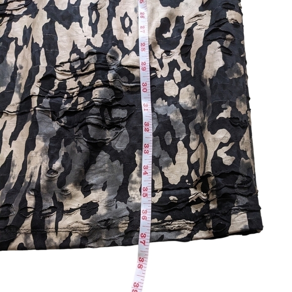 Frank Lyman unique distressed Dress size 10.  Black and gold.  Very femi… - Picture 9 of 13